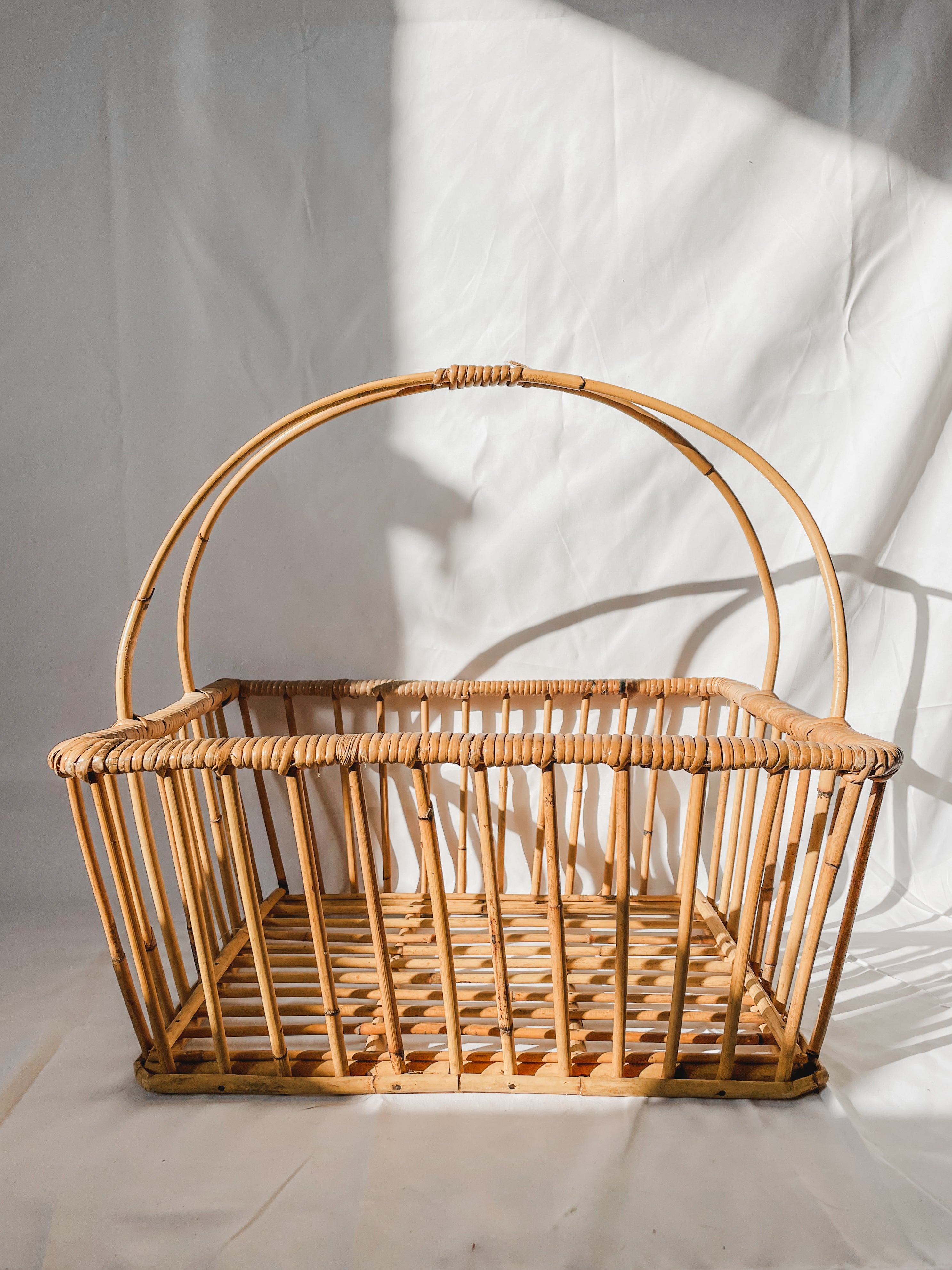 VINTAGE RATTAN BASKET