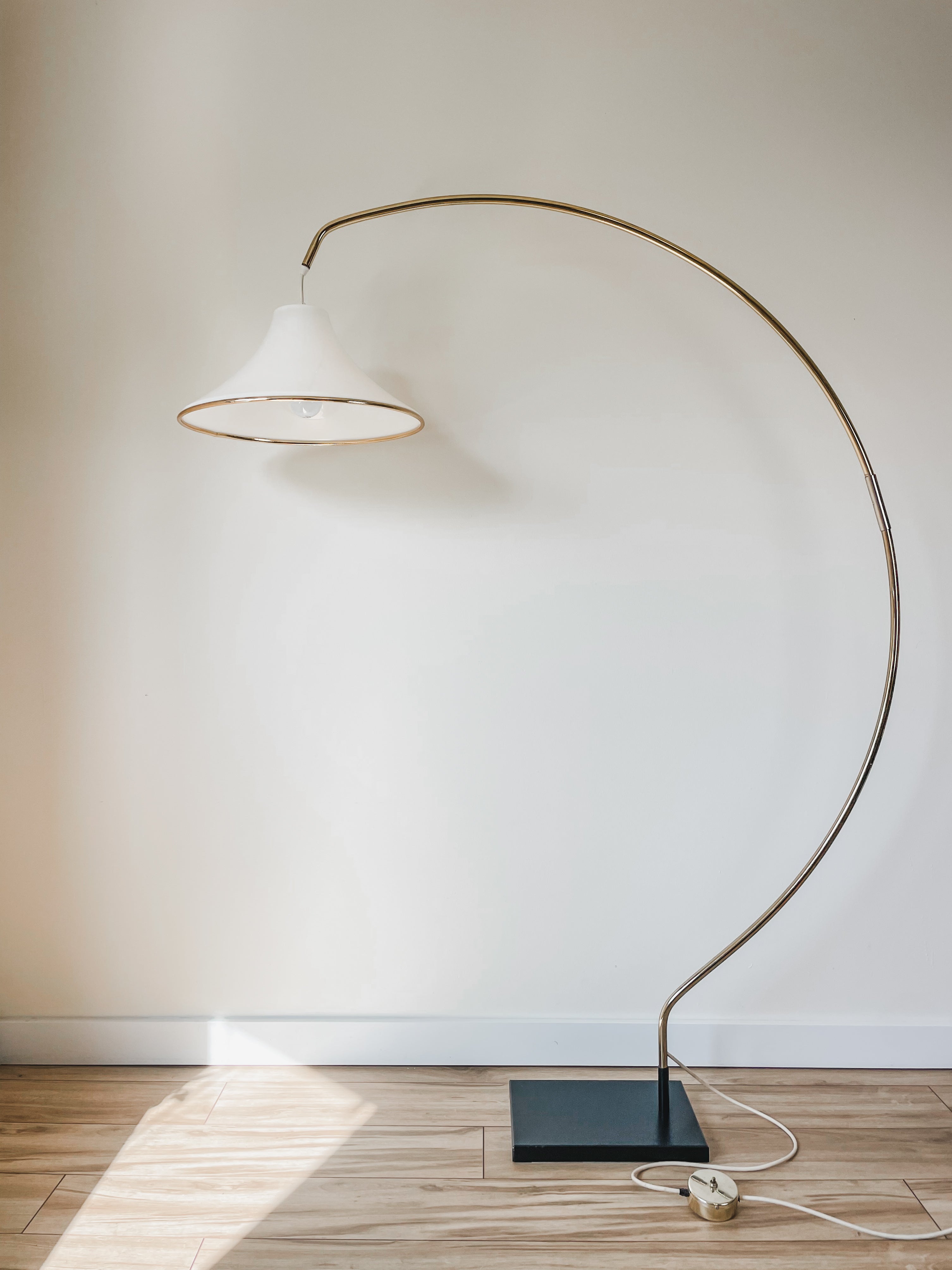 MID CENTURY ARC FLOOR LAMP