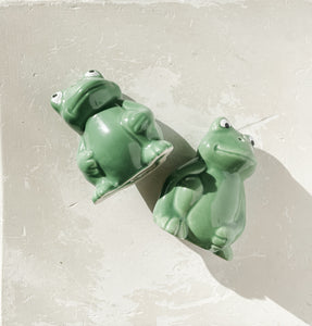 VINTAGE FROG SALT N’ PEPPER SHAKERS