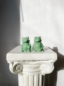 VINTAGE FROG SALT N’ PEPPER SHAKERS