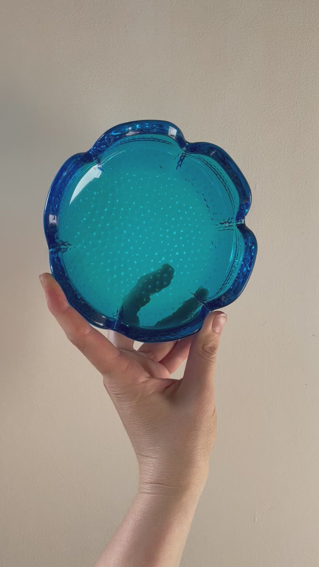 MID CENTURY 'FLORAL' GLASS ASHTRAY