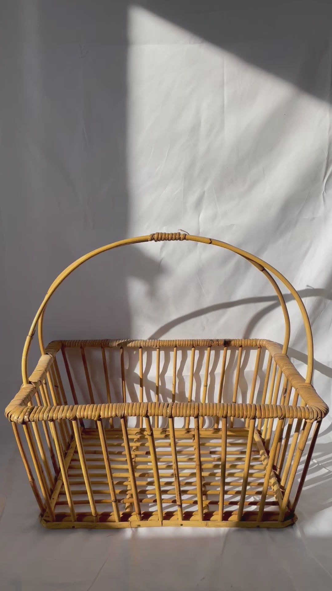 VINTAGE RATTAN BASKET